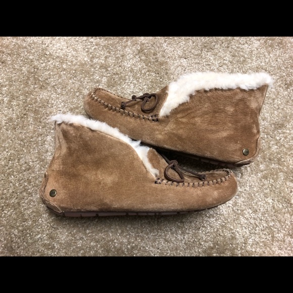 UGG Shoes - Great Condition Ugg Alena Slipper